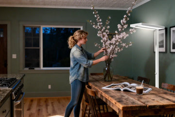 Honeywell 02E floor lamp with Sunturalux full-spectrum LED chip simulating natural Greenwich morning daylight at 4000K