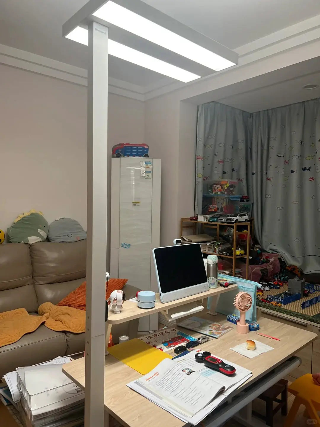 ESPECIAL MAKER: $100 DE DESCUENTO EN ILUMINA AL MAKER QUE HAY EN TI - Honeywell 02E Lámpara de Piso