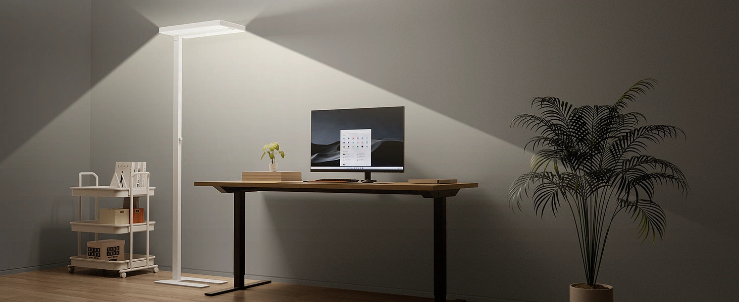 Ergonomischer Homeoffice-Arbeitsplatz mit blendfreier Schreibtischbeleuchtung und einstellbarer Helligkeit