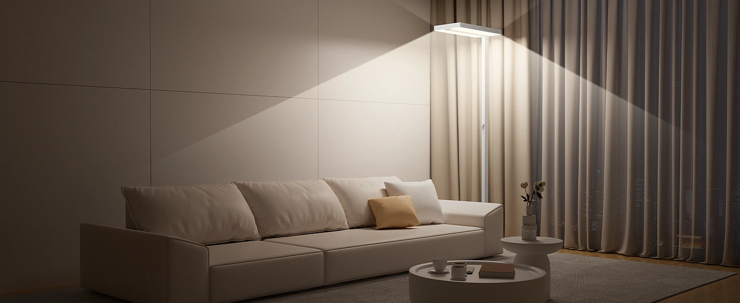 Honeywell 02E Smart-Stehlampe, die eine minimalistische Wohnung für neue Hausbesitzer beleuchtet