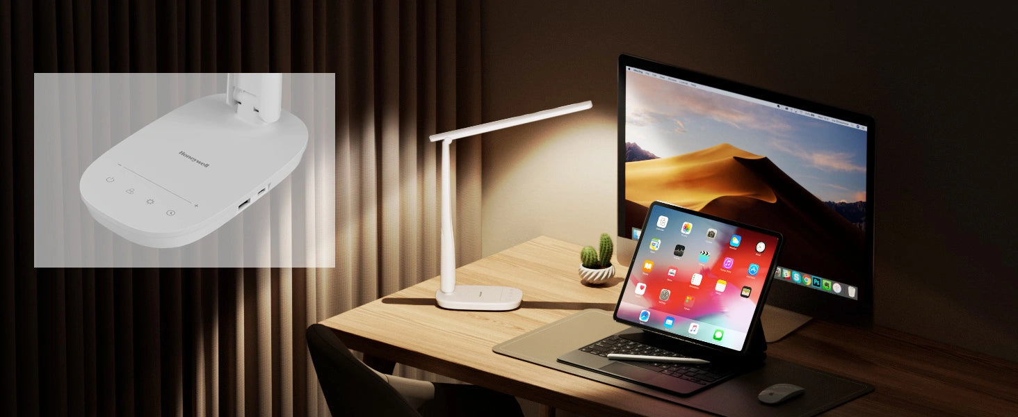 Configurazione corretta dell'illuminazione per il compito con lampada da scrivania che previene l'abbagliamento e l'affaticamento degli occhi in biblioteca